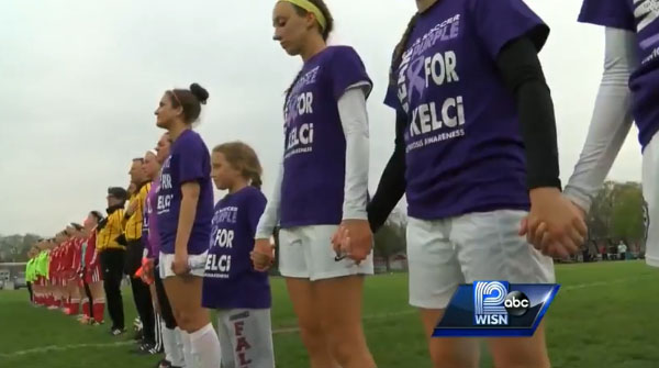 For Kelci Milwaukee Brewers - Футбольная команда Menomonee Falls High School взяла под опеку девочку, страдающую от кистозного фиброза