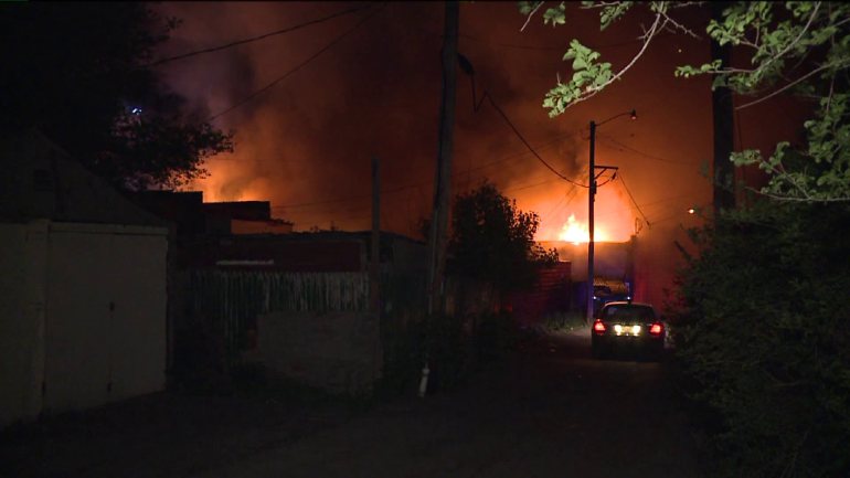 fire10 - Пожар уничтожил винный магазин в Милуоки