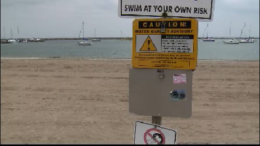 beach sign - Удвоилось число закрытых пляжей в Милуоки
