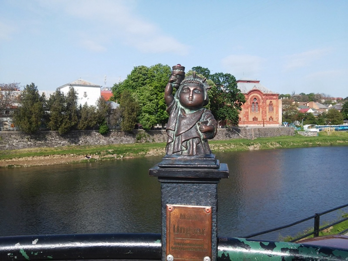 Kopiya skulptury Statui Svobody v Uzhgorode - В каком городе находится Статуя Свободы?